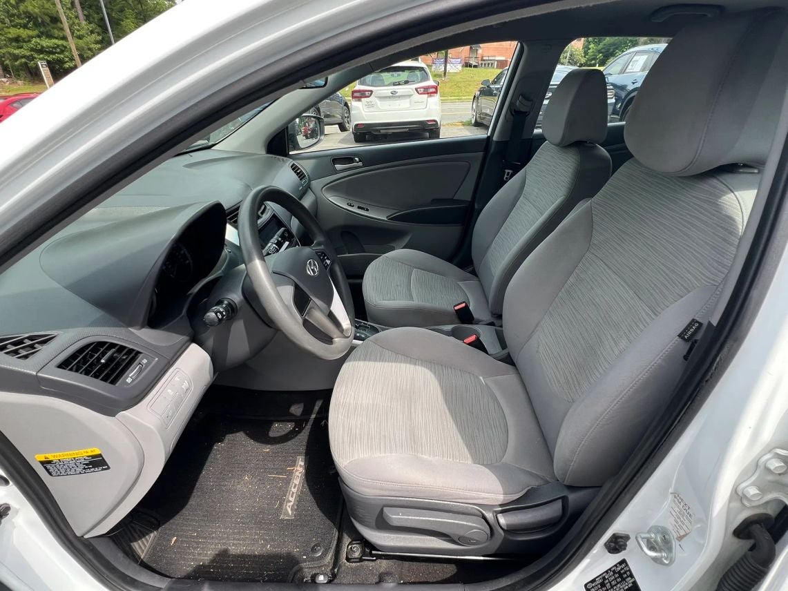 2017 Hyundai Accent SE Hatchback 4D