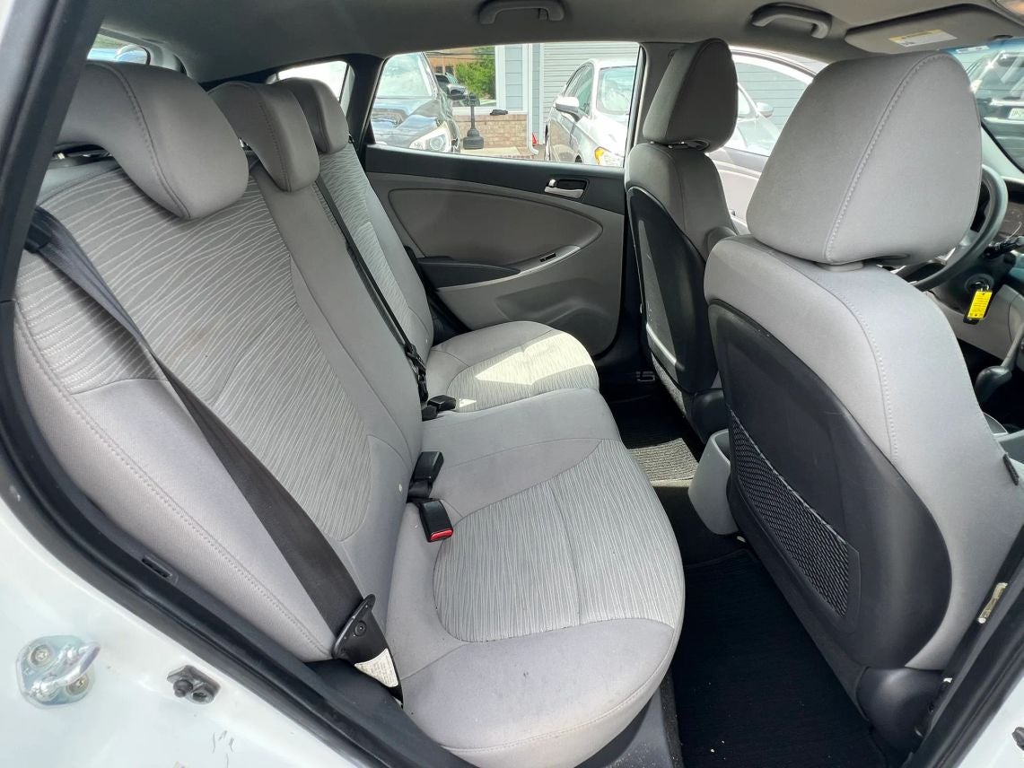 2017 Hyundai Accent SE Hatchback 4D