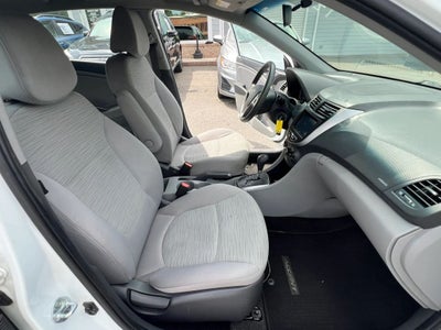 2017 Hyundai Accent SE Hatchback 4D