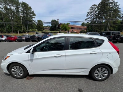 2017 Hyundai Accent SE Hatchback 4D