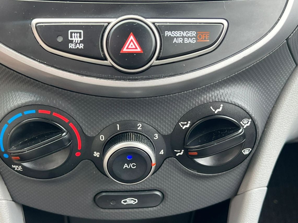 2017 Hyundai Accent SE Hatchback 4D