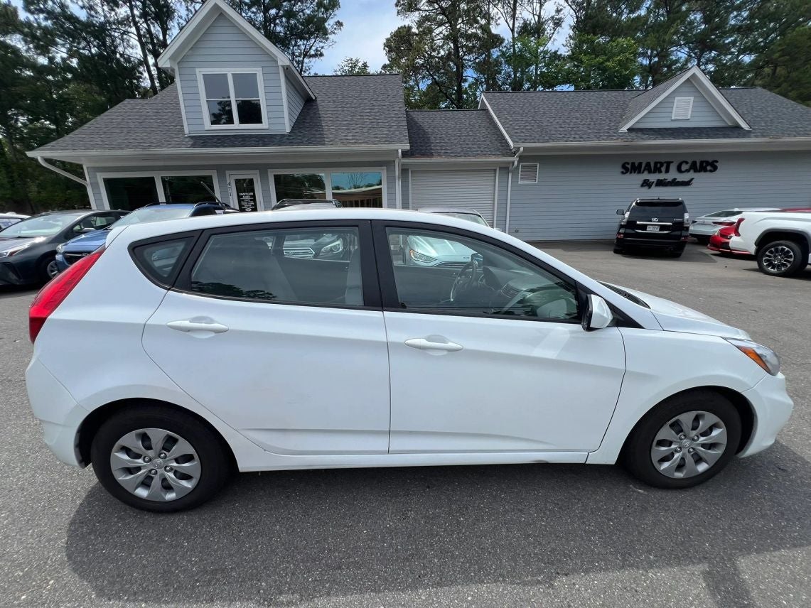2017 Hyundai Accent SE Hatchback 4D