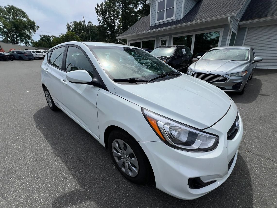 2017 Hyundai Accent SE Hatchback 4D