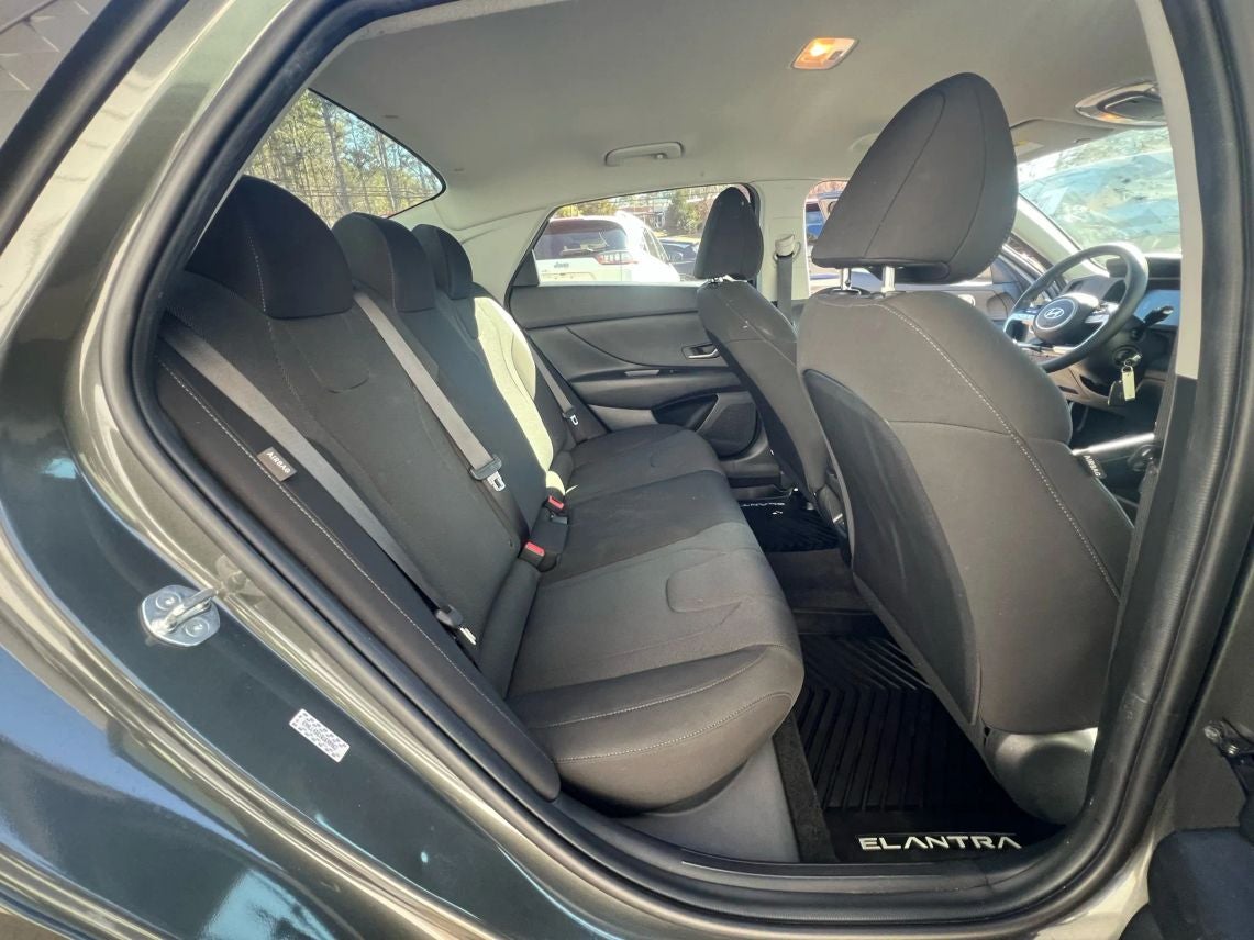 2024 Hyundai Elantra SE Sedan 4D