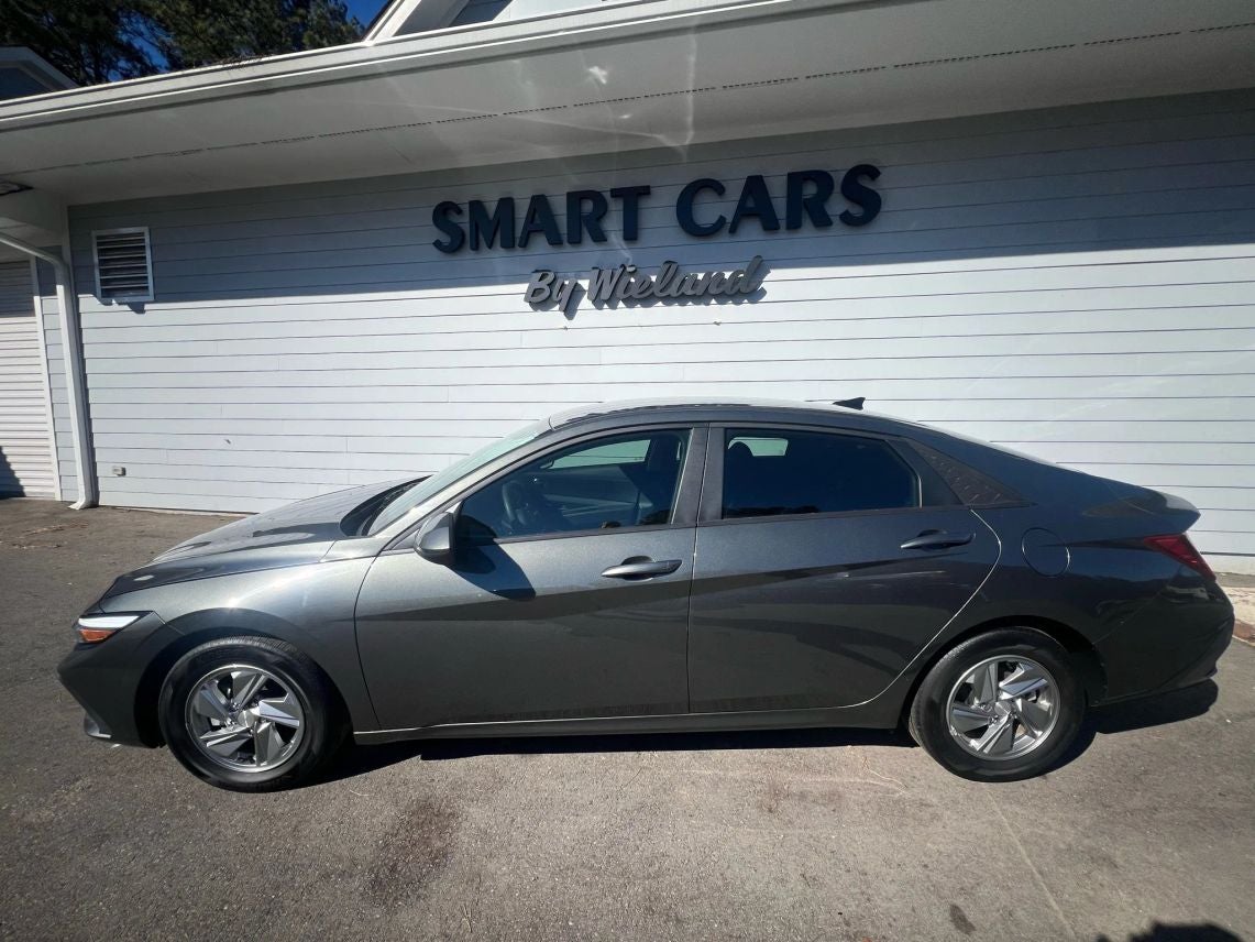 2024 Hyundai Elantra SE Sedan 4D