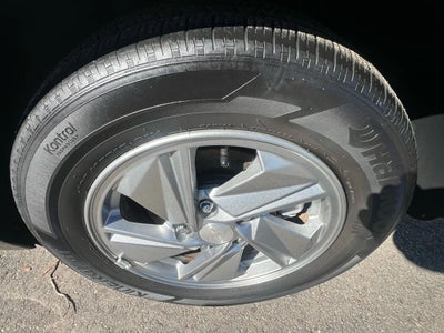 2024 Hyundai Elantra SE Sedan 4D