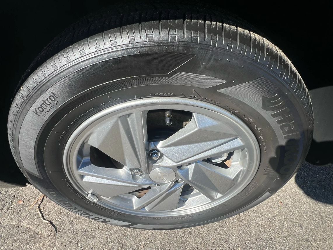 2024 Hyundai Elantra SE Sedan 4D