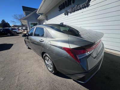 2024 Hyundai Elantra SE Sedan 4D