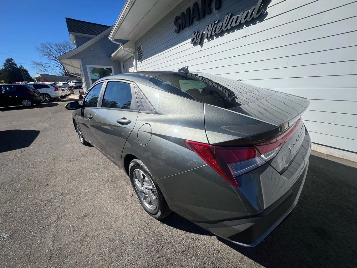 2024 Hyundai Elantra SE Sedan 4D