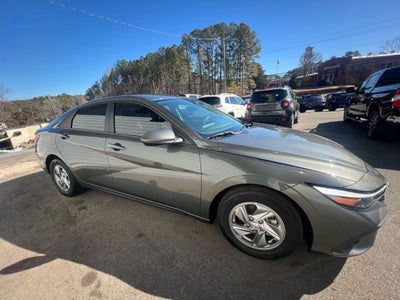 2024 Hyundai Elantra SE Sedan 4D