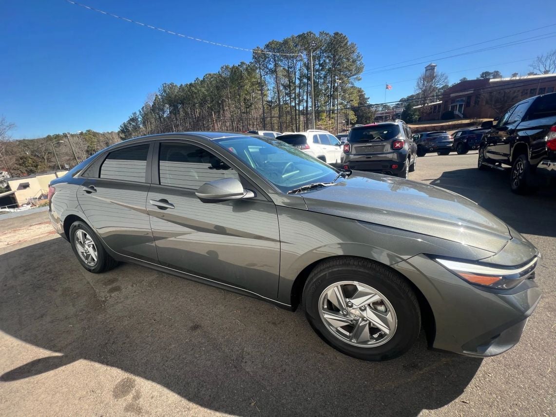 2024 Hyundai Elantra SE Sedan 4D