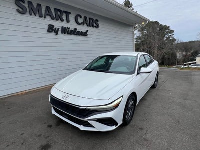 2024 Hyundai Elantra SEL Sedan 4D