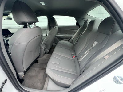 2024 Hyundai Elantra SEL Sedan 4D