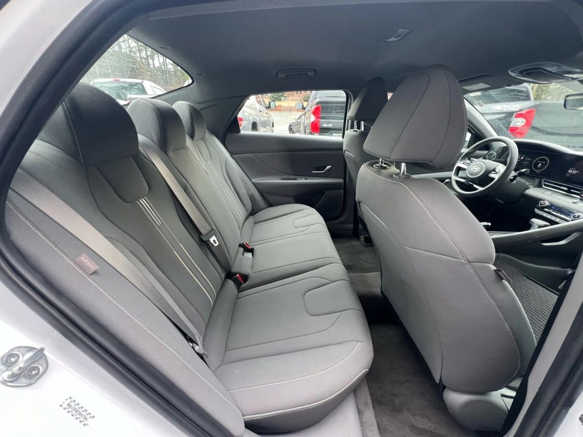 2024 Hyundai Elantra SEL Sedan 4D