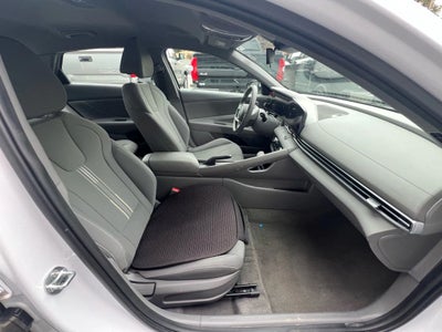 2024 Hyundai Elantra SEL Sedan 4D