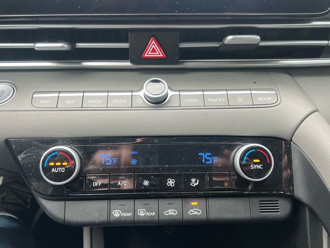 2024 Hyundai Elantra SEL Sedan 4D