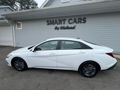 2024 Hyundai Elantra SEL Sedan 4D