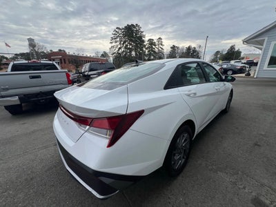 2024 Hyundai Elantra SEL Sedan 4D