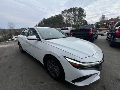 2024 Hyundai Elantra SEL Sedan 4D