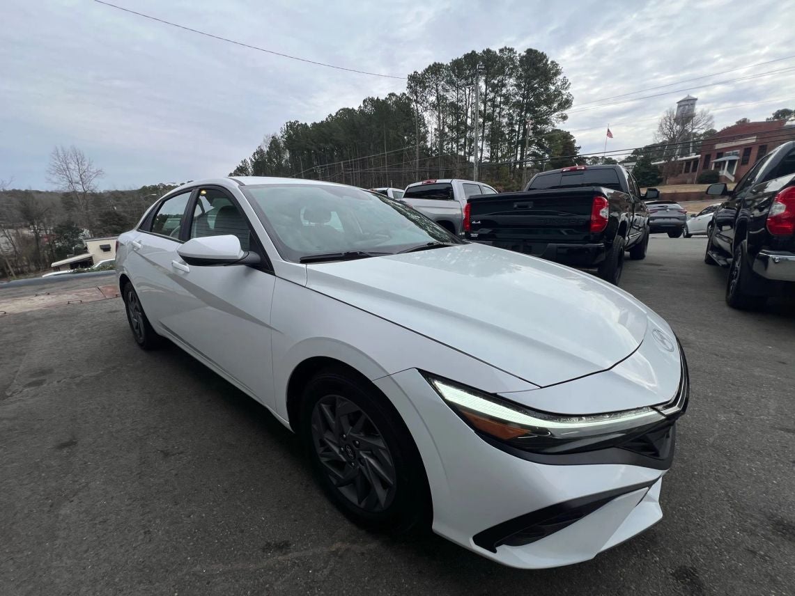 2024 Hyundai Elantra SEL Sedan 4D