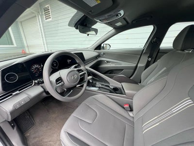 2024 Hyundai Elantra SEL Sedan 4D