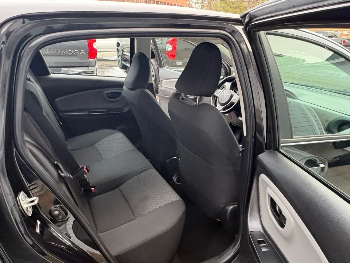 2017 Toyota Yaris SE Hatchback Sedan 4D