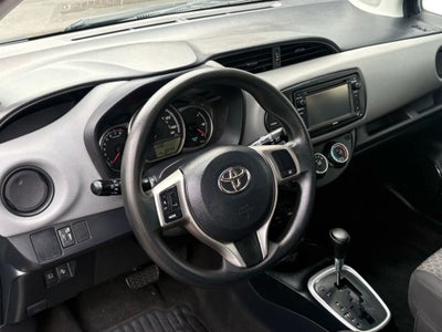2017 Toyota Yaris SE Hatchback Sedan 4D