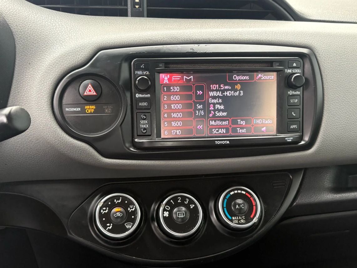 2017 Toyota Yaris SE Hatchback Sedan 4D