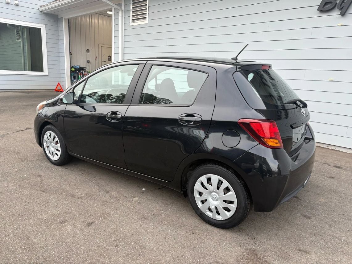 2017 Toyota Yaris SE Hatchback Sedan 4D
