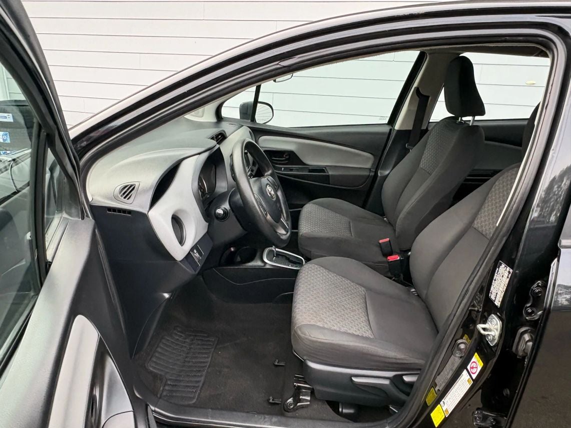 2017 Toyota Yaris SE Hatchback Sedan 4D