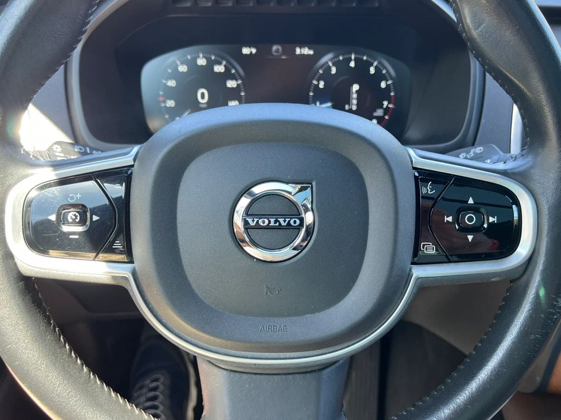 2021 Volvo XC90 T6 Momentum Sport Utility 4D