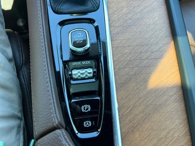 2021 Volvo XC90 T6 Momentum Sport Utility 4D