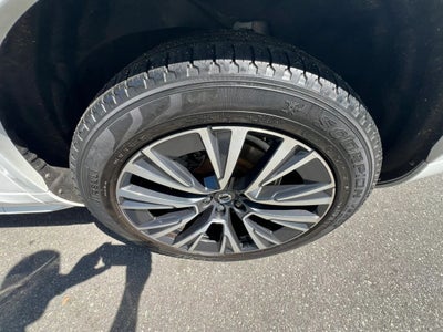 2021 Volvo XC90 T6 Momentum Sport Utility 4D