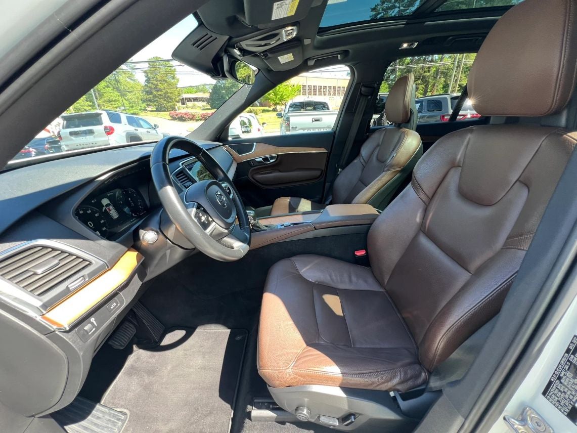 2021 Volvo XC90 T6 Momentum Sport Utility 4D